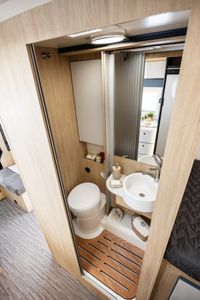 CI-HOron-85-076-683x1024